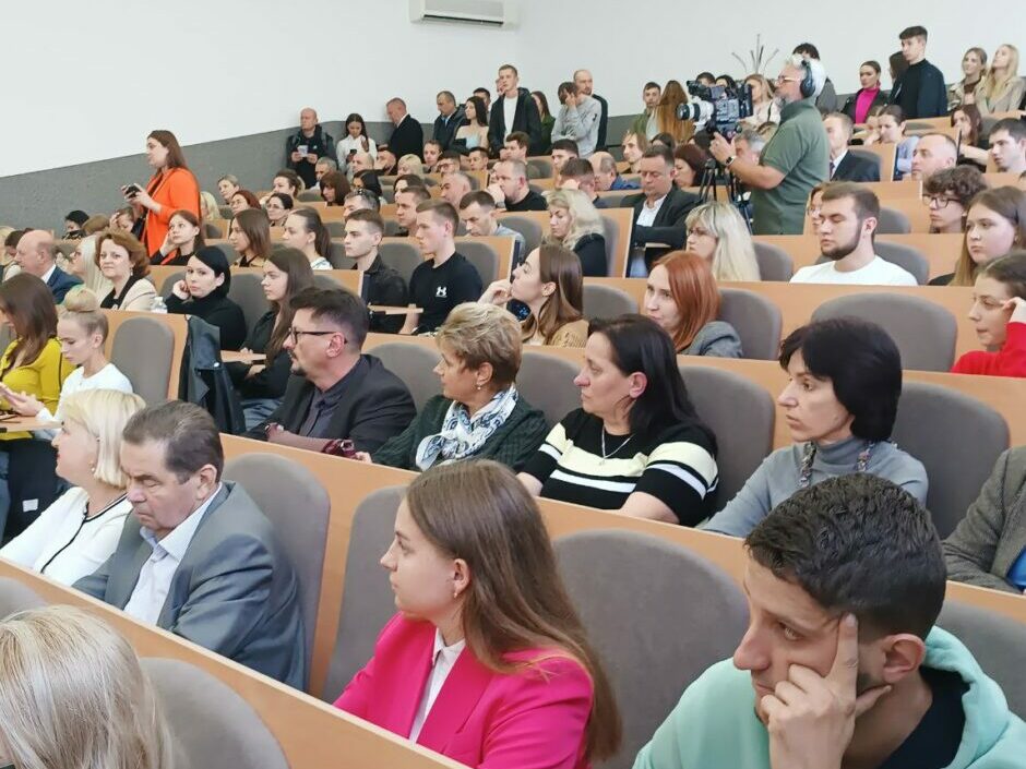 cee0cd8c-9dc4-45d5-9f2f-1b88837c659f-940x788