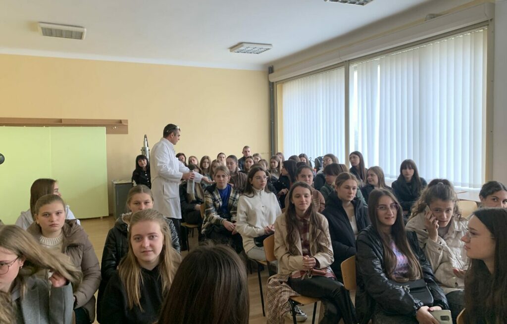 7ac26c77-6625-4fe1-af2c-61e50d4725bb